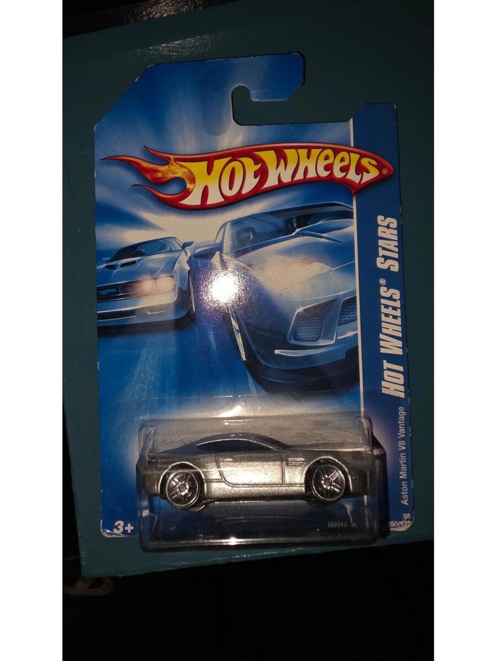Hot Wheels Stars‎ Brand New Aston Martin V8 Vantage 2008